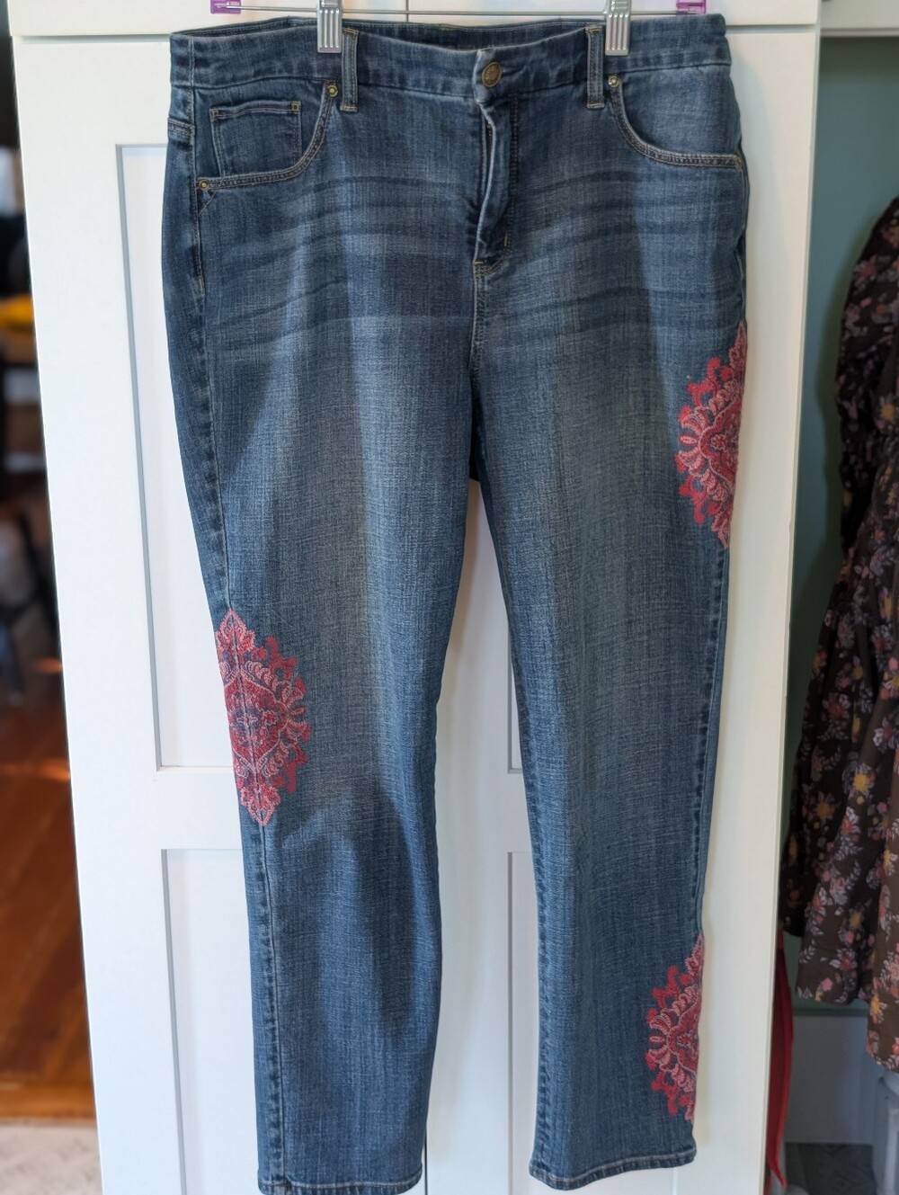 Chicos So Slimming Girlfriend Ankle Jeans 1.5 Us 10 Bombay Medallion Embroidered